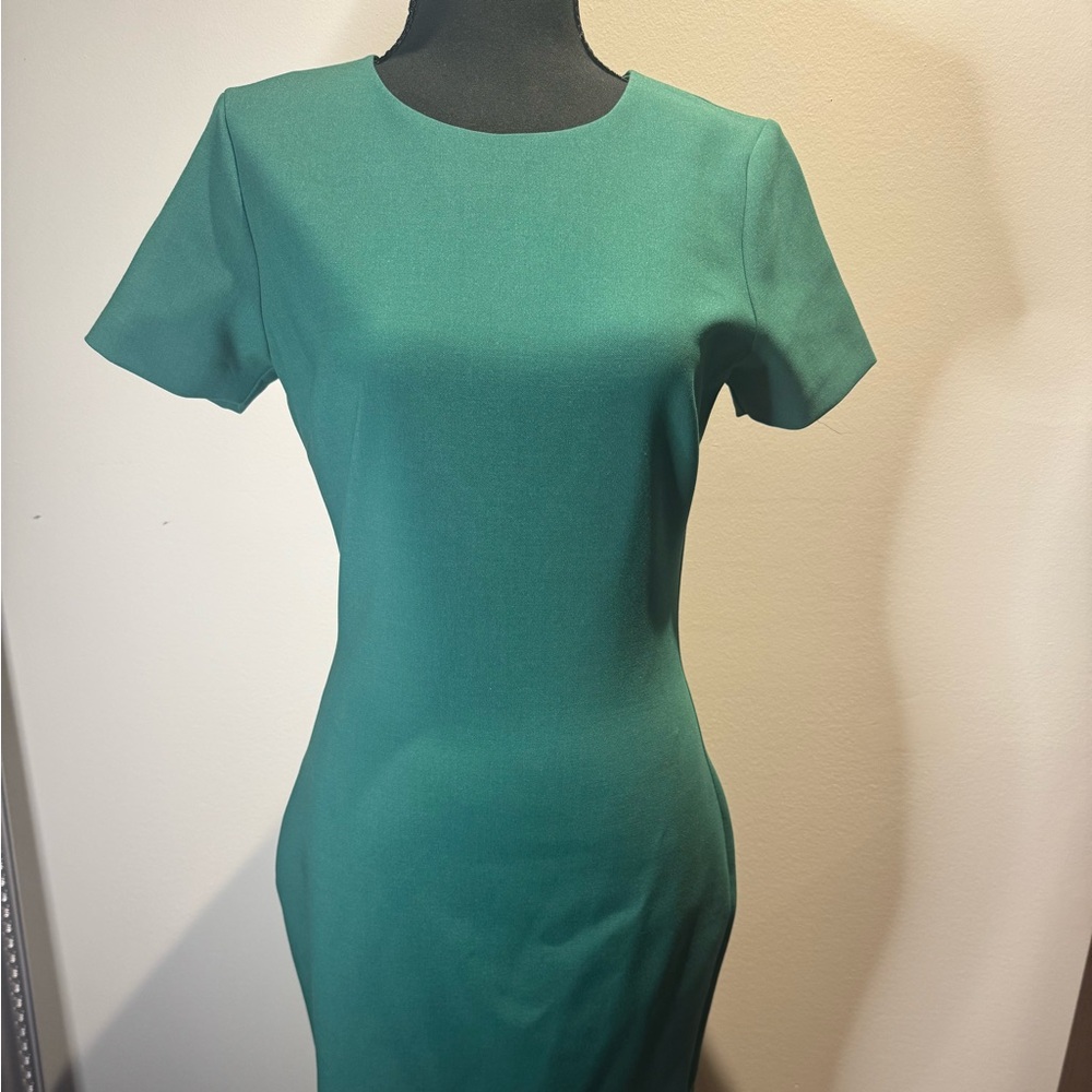 Likely Fitted Dress
Green